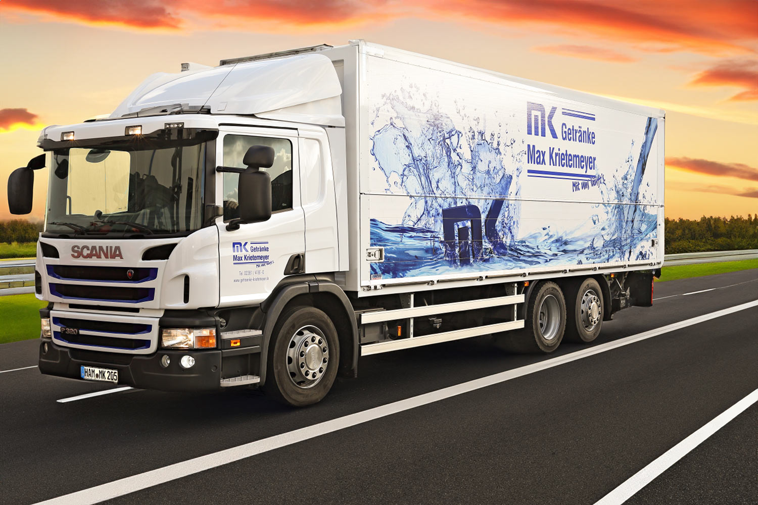 Corporate Businessfoto LKW auf Autobahn