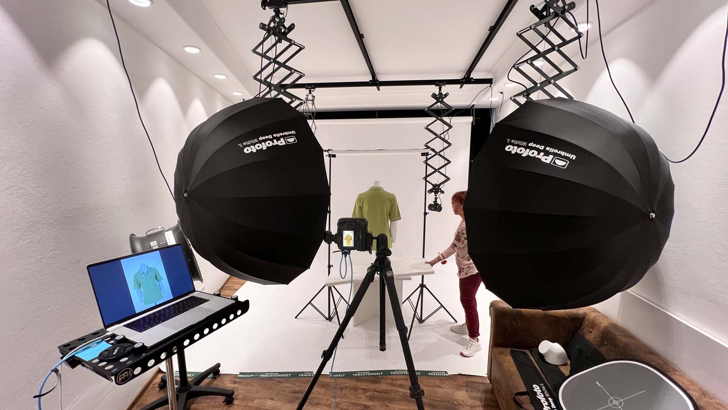 Mobiles transportables Fotostudio mit Laptop